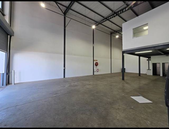 245M² WAREHOUSE TO LET IN MEADOWDALE